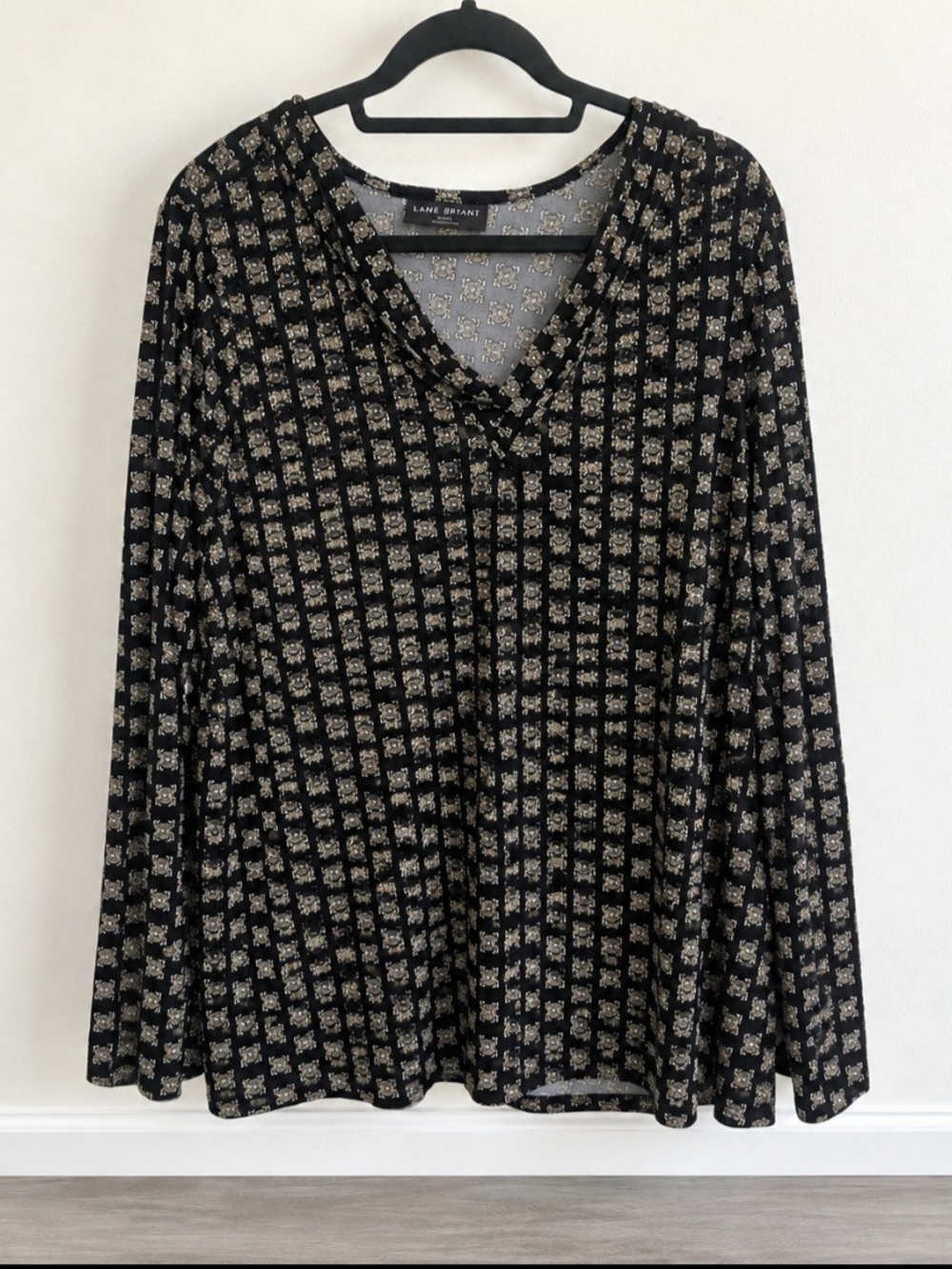 Lane Bryant Black Gold Medallion V Neck Tunic Top 14/16